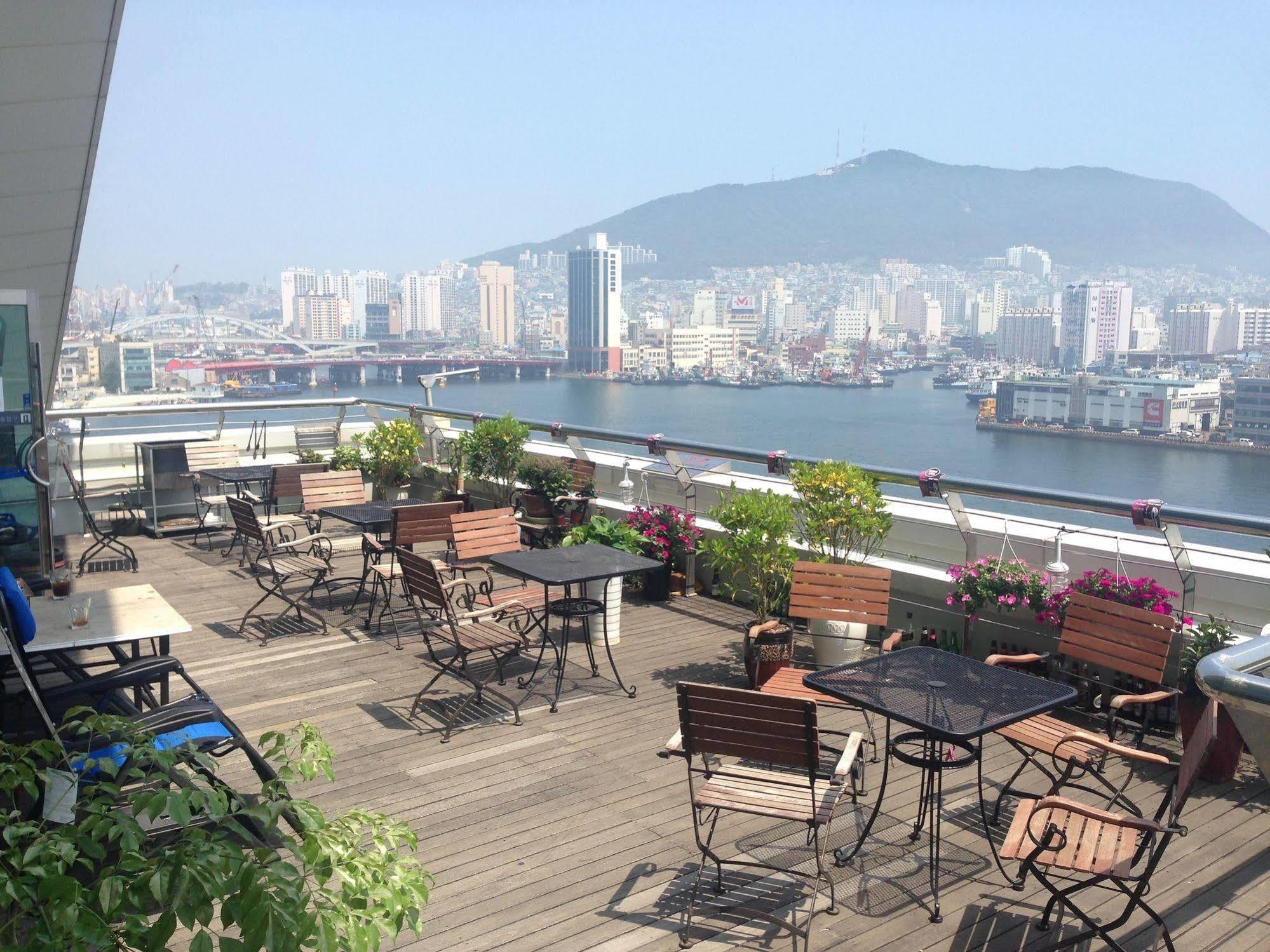 Terra Guesthouse Busan Exteriör bild