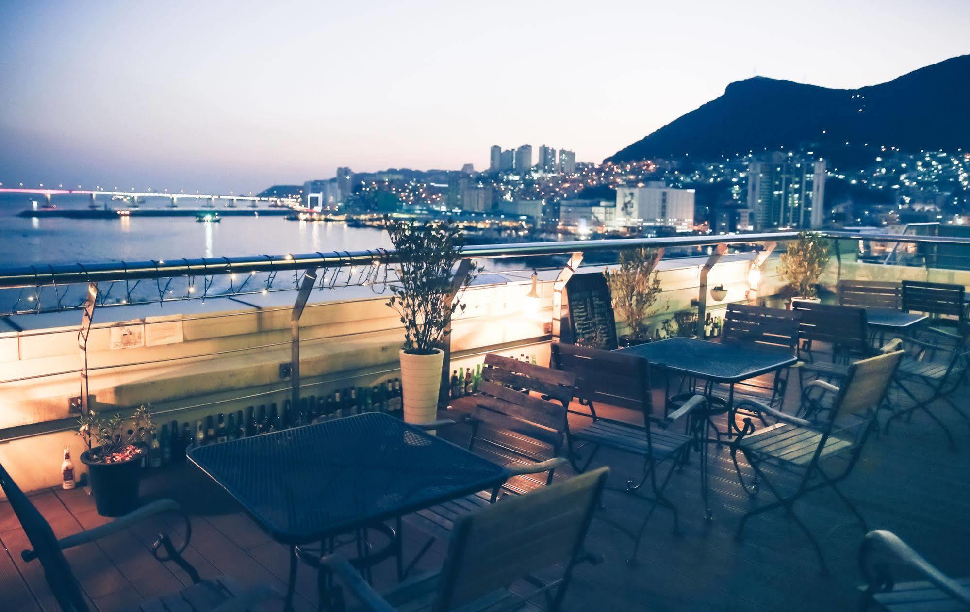Terra Guesthouse Busan Exteriör bild