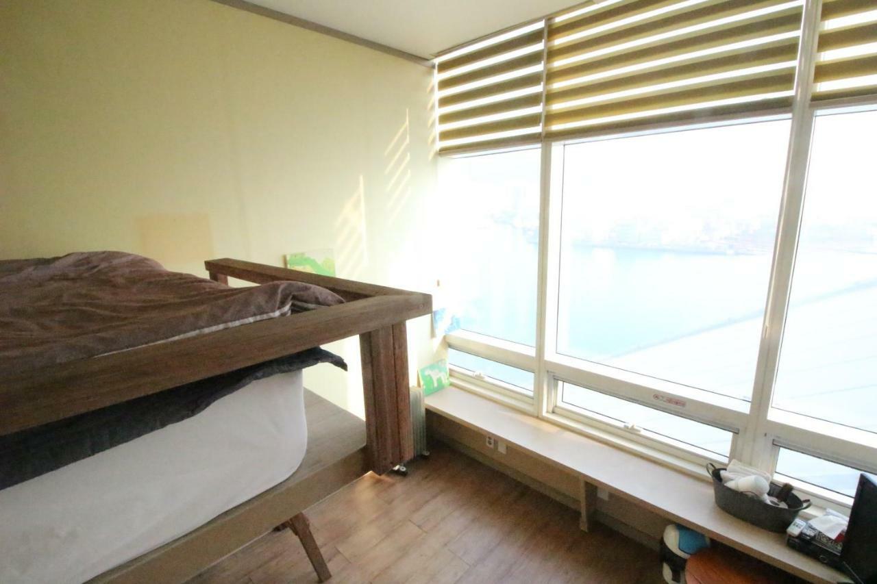Terra Guesthouse Busan Exteriör bild