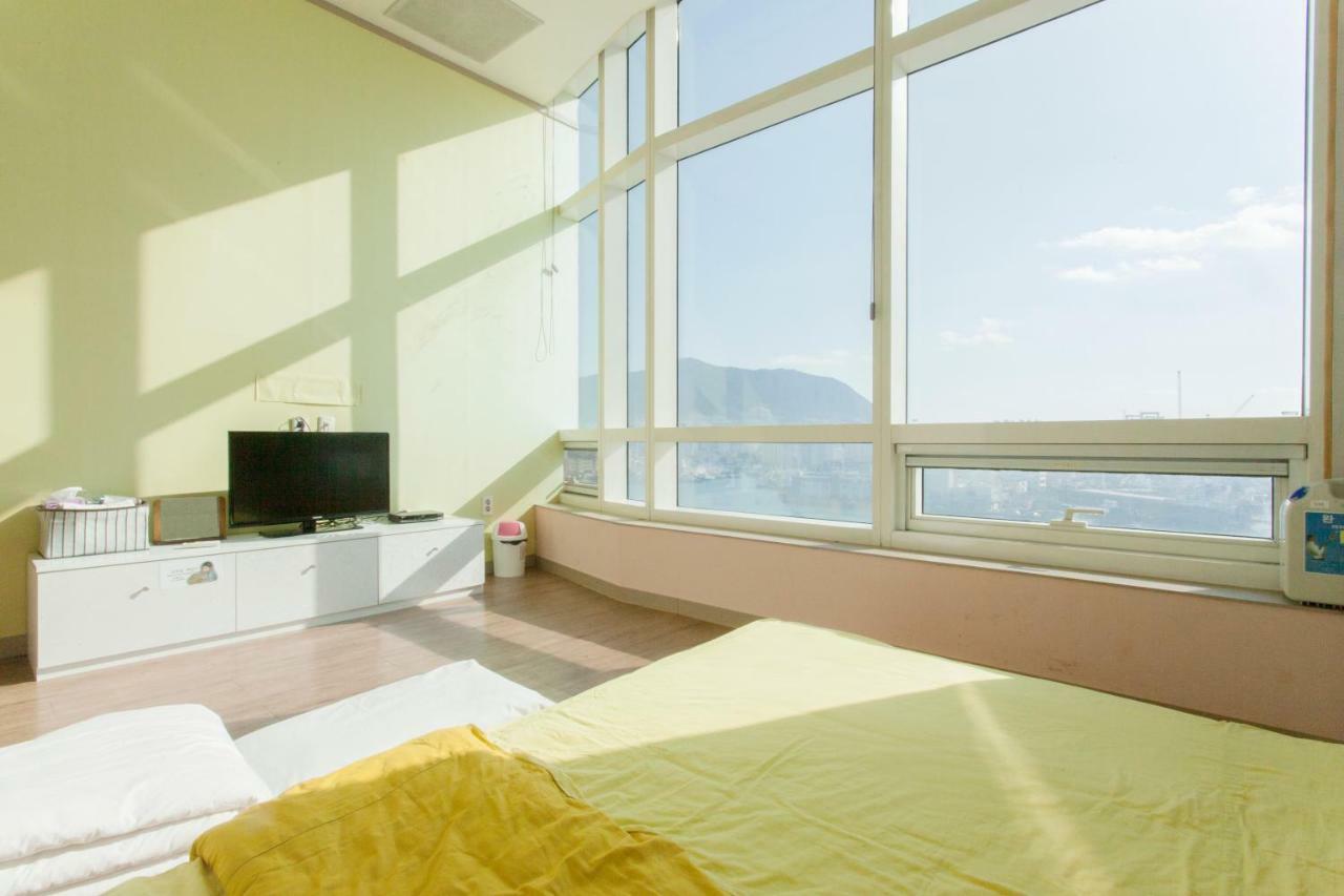 Terra Guesthouse Busan Exteriör bild